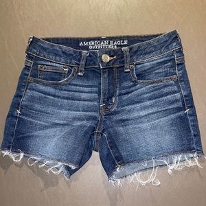 American Eagle Shortie Denim Super Stretch Womens Size 2 Dark Wash Jean Shorts